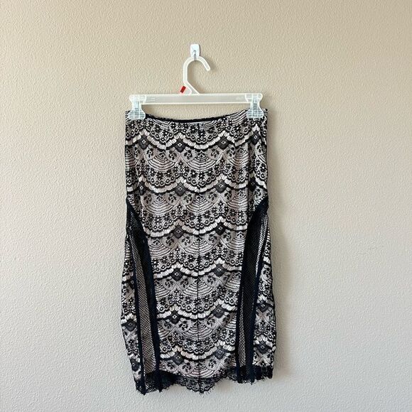 Missguided Lace Pencil Skirt - Picture 6 of 6